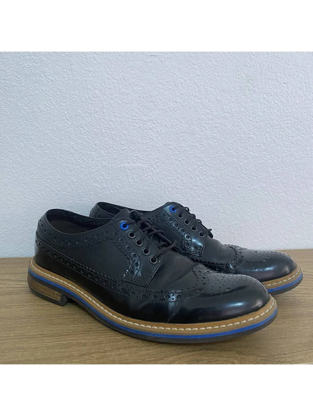 Clarks Mens Size 9.5 M Black Leather Blue Trim Oxford Dress Shoes
